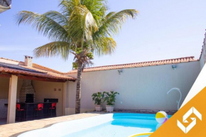 Casa com 03 quartos e piscina aquecida em bairro residencial